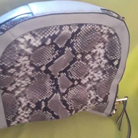 Handbag - Picture 3 of 6